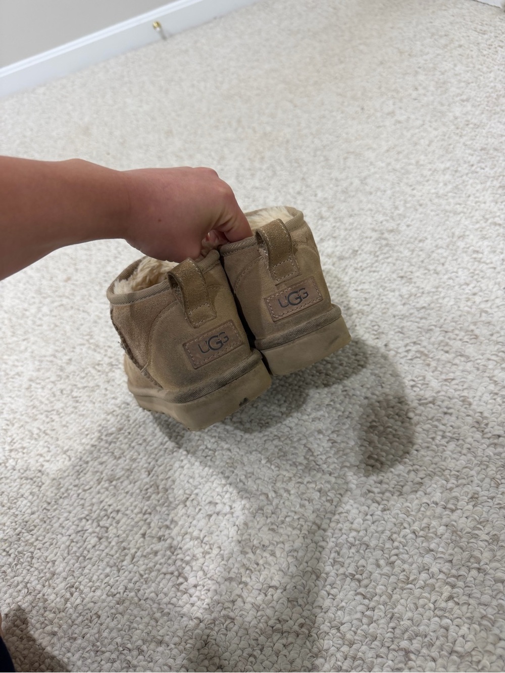 Low beige suede UGGs with a soft sheepskin lining - Picture 3 of 3